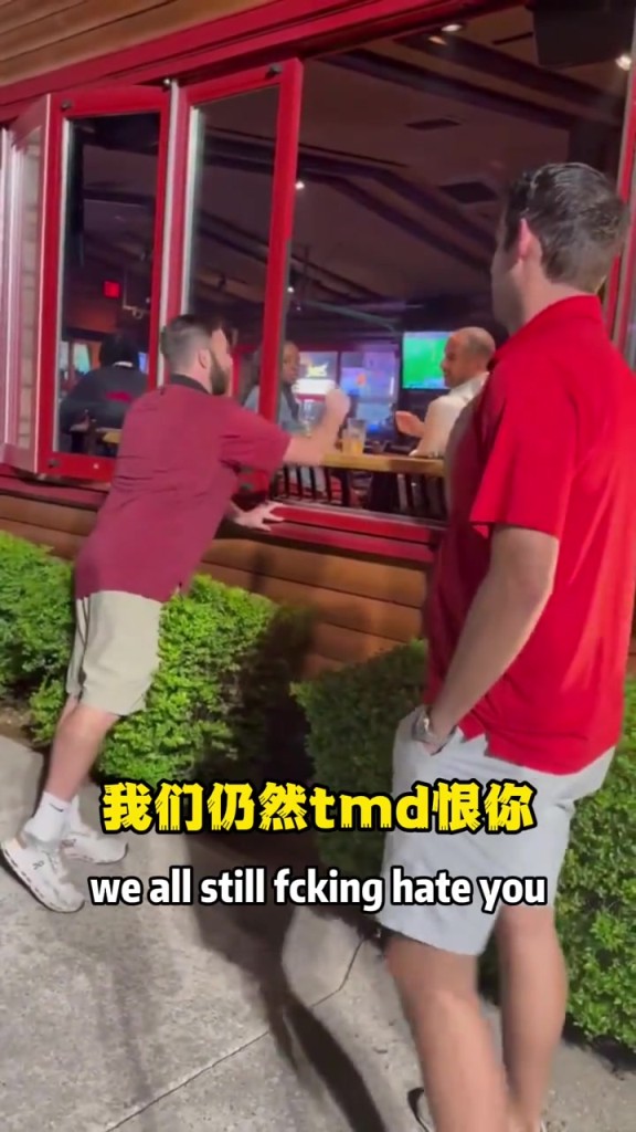 余恨未消！獨(dú)行俠球迷偶遇尼克-哈里森：我們?nèi)匀籘MD恨你！